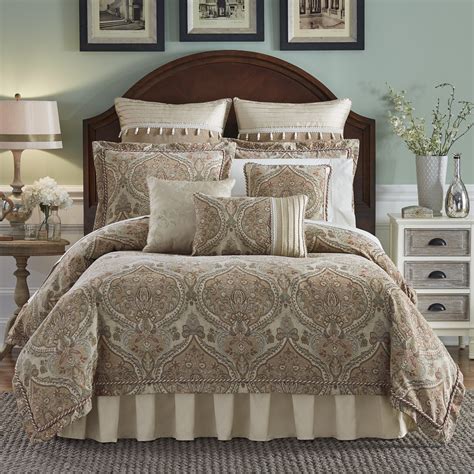 Add quaint farmhouse charm to your bedroom with the cotton clip jacquard comforter set.This cotton clip jacquard comforter features a pierced design with a striped pattern and decorative buttons, for a casual look. Two matching shams and two coordinating Euro knit shams (3 in King size) complement the top of the bed. Also included are three decorative pillows: one knit square, one trimmed ... 
